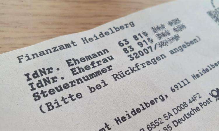 Бумага с налоговым номером ИНН в Германии