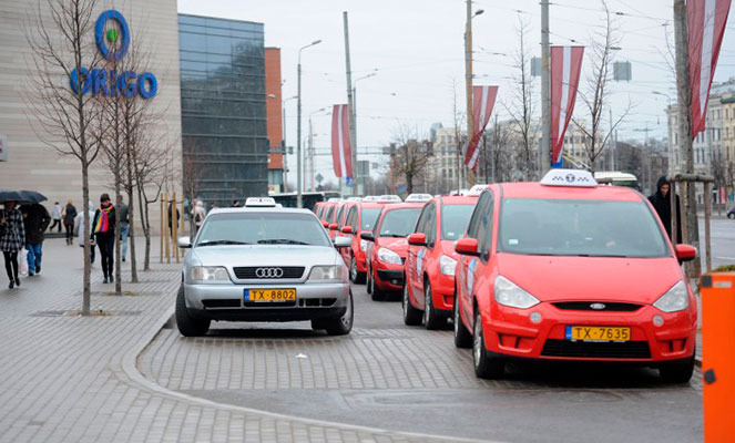 Як знайти роботу в таксі в Польщі