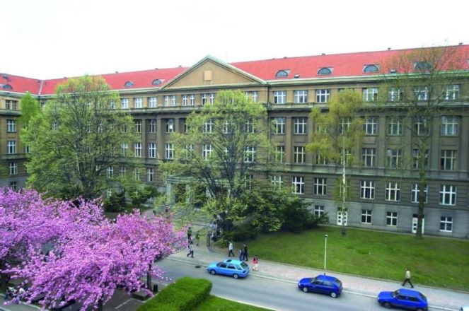 Вища хіміко-технологічна школа в Празі